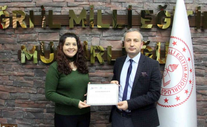 Ağrı Milli Eğitim Müdürü Kökrek, Scientix STEM eğitimi alan 40 öğretmene katılım belgesi verdi