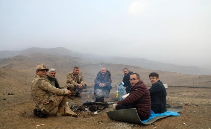 Ağrı Valisi Varol, Karnıyarık Tepesi’nde yapılacak olan üs bölgesi için yol çalışmasını inceledi