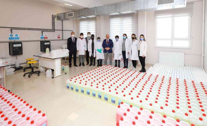 Ağrı Valisi Varol, TOBB Mesleki ve Teknik Anadolu Lisesini ziyaret etti