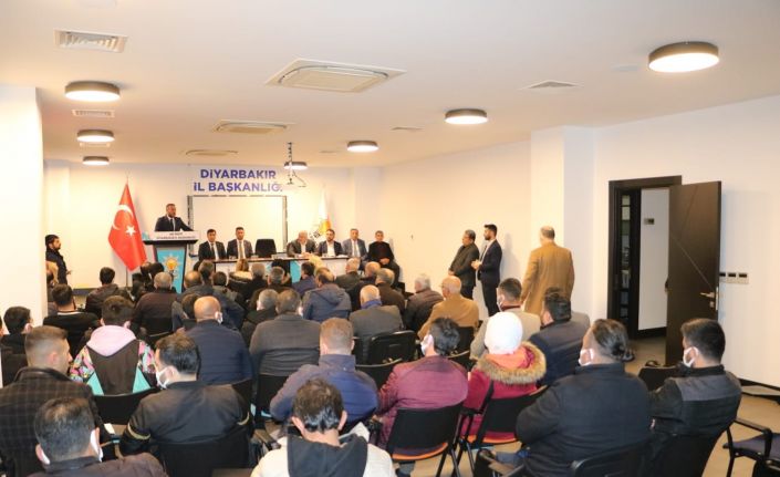 AK Parti’ye Diyarbakır’da katılımlar sürüyor