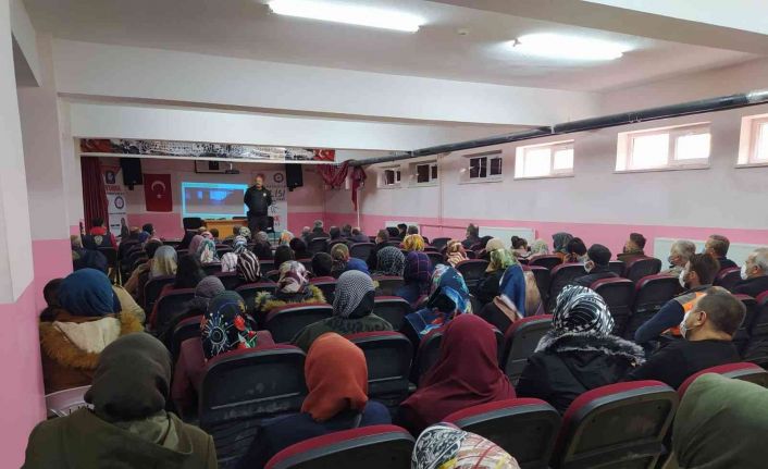 Akdağmadeni ilçesinde en iyi Narkotik Polisi Anne ve KADES semineri yapıldı
