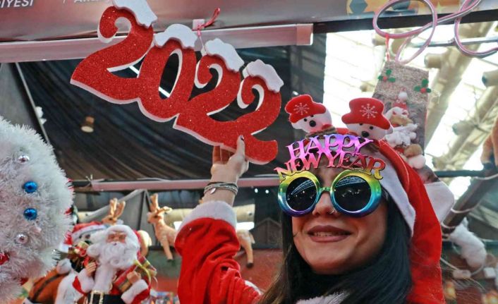 Antalya’da erken yeni yıl kutlamaları renkli görüntülere sahne oldu