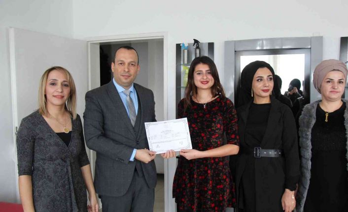 Artuklu Halk Eğitimi Merkezi’nde istihdama yönelik kurslar rağbet görüyor