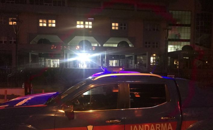 Askeri bölgede yakalanan Yunan polis ile kız arkadaşının yurt dışı yasağı kaldırıldı