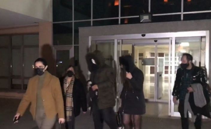 Askeri yasak bölgede yakalanan Yunan polis, kız arkadaşıyla yanlış yola girmiş