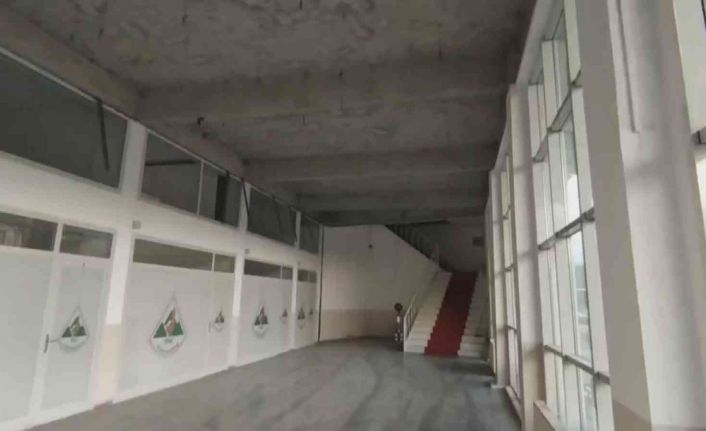 Asma tavanı çöken terminal binasındaki temizleme çalışmaları tamamlandı