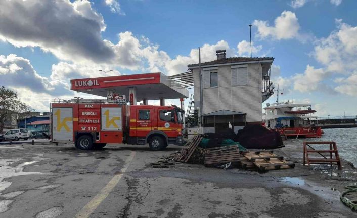 Azeri personel kopan halatın çarpması sonucu denize düştü