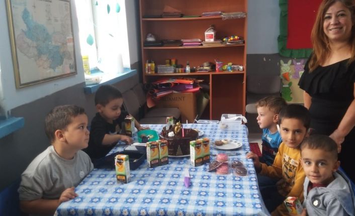 Azmin ismi Yeşim öğretmen: Engelleri aştı, 3 üniversite bitirdi 2’sine devam ediyor