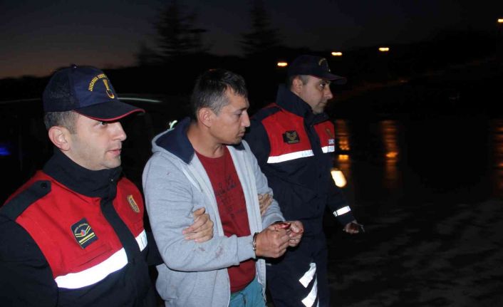 Babasını çok sayıda bıçak darbesiyle öldüren zanlıya 20 yıl hapis cezası