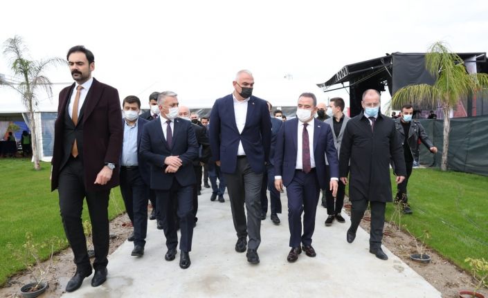 Bakan Ersoy: "Bu yıl ülke olarak yurtdışı ziyaretçi sayısında 29 milyonu, gelirde ise 24 milyar doları yakaladık"
