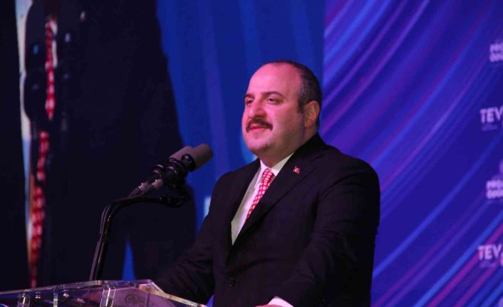 Bakan Varank: "İhracatımız Cumhuriyet tarihinde ilk kez yıllık bazda 220 milyar dolara ulaştı"