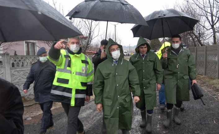 Bakan Yardımcısı Çataklı: “Derenin taşması sonucu 52 evin giriş katlarını su basmış durumda”
