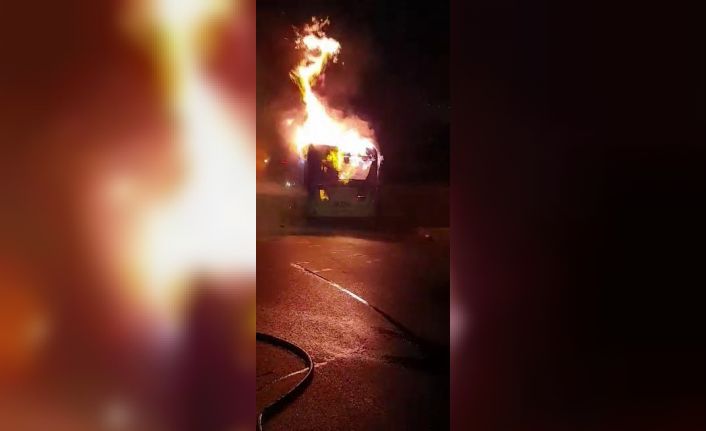 Başakşehir’de korku dolu anlar, İETT otobüsü alev alev yandı