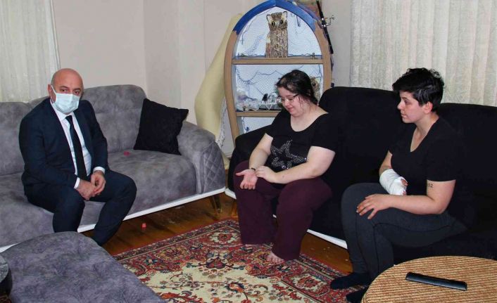 Başkan Bıyık, darp edilen kadın kuryeyi ziyaret etti