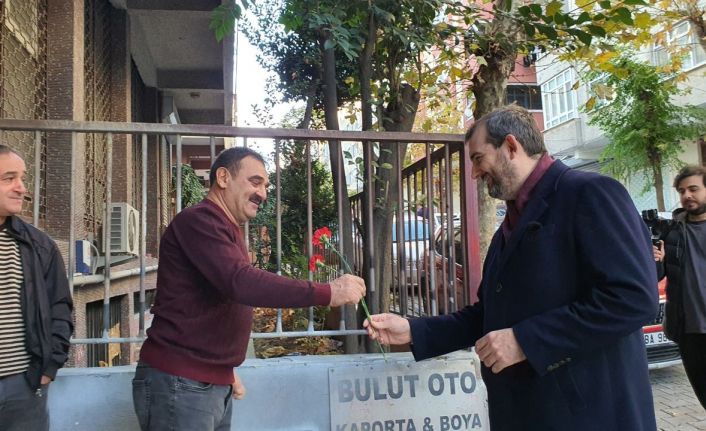 Başkan Bünyamin Demir, Güngören’de sokak sokak gezerek vatandaşların sorunlarını dinliyor