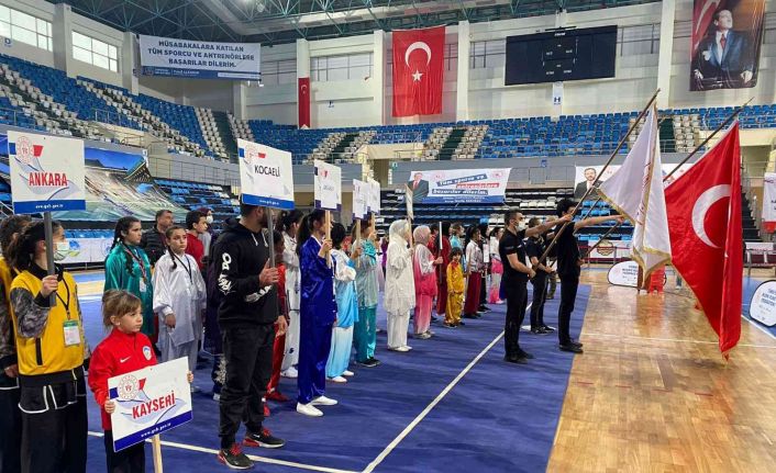 Başkan Büyükkılıç minik şampiyonu tebrik etti