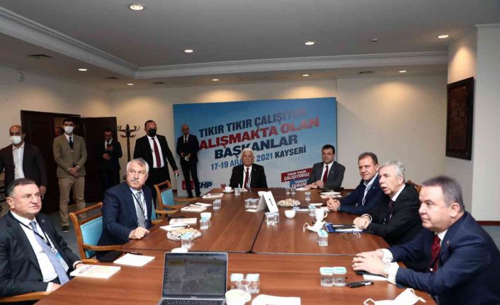 Başkan Gürün, ‘Belediye Başkanları Çalıştayı’na katıldı