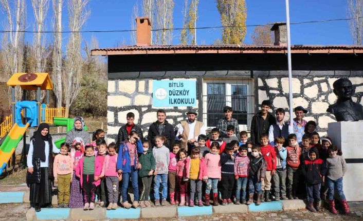 Bitlis Belediyesi köy çocuklarını tiyatroyla buluşturuyor