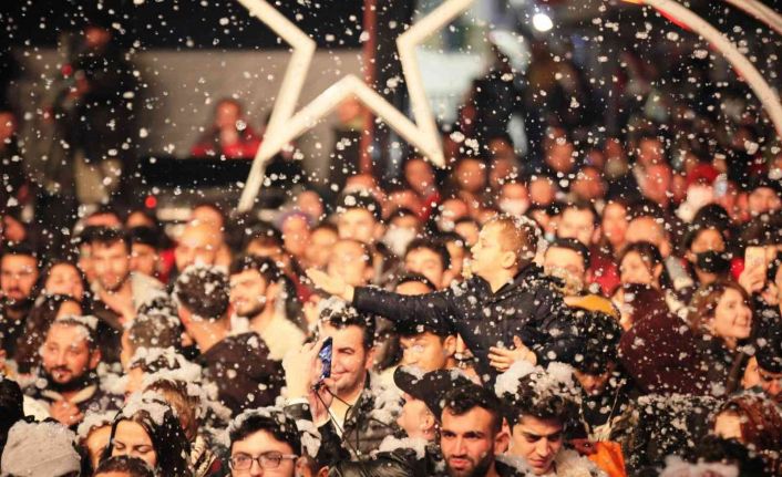 Bodrum’a suni kar yağdırıldı, eğlence doruğa çıktı, esnafın yüzü güldü