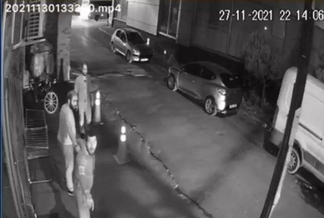 Bursa’da iki grup arasında çıkan kavga güvenlik kamerasına yansıdı