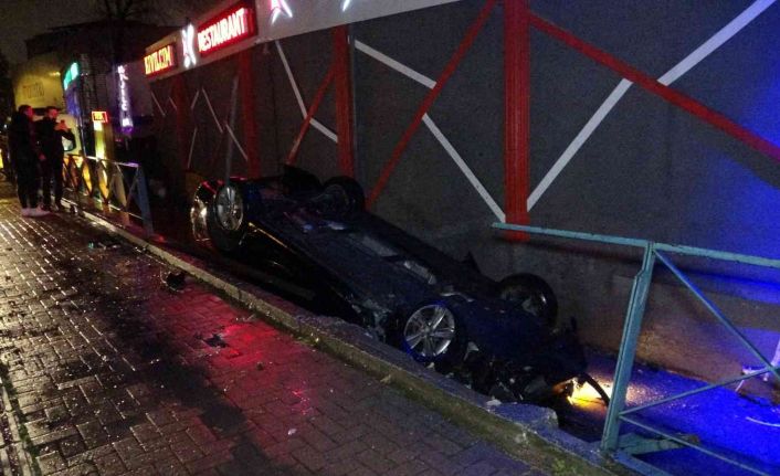 Bursa’da kontrolden çıkan otomobil yan yolu uçtu: 1 ölü, 1 yaralı