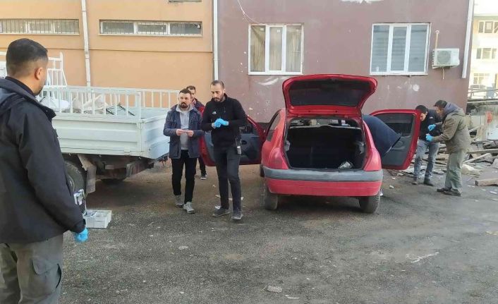 Çalınma anı saniye saniye görüntülenen otomobil terk edilmiş olarak bulundu