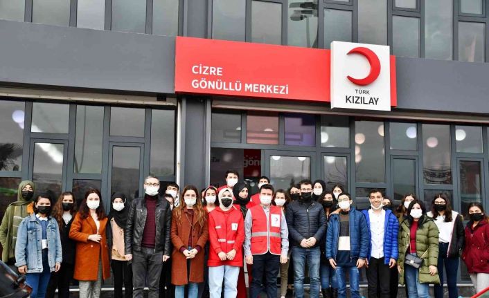 Cizre Gönüllü Merkezinde gençler hem öğreniyor hem de sosyal aktivitelerde bulunuyor