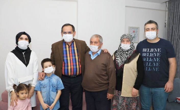 Çocukların hediyesi Başkan Demir’den