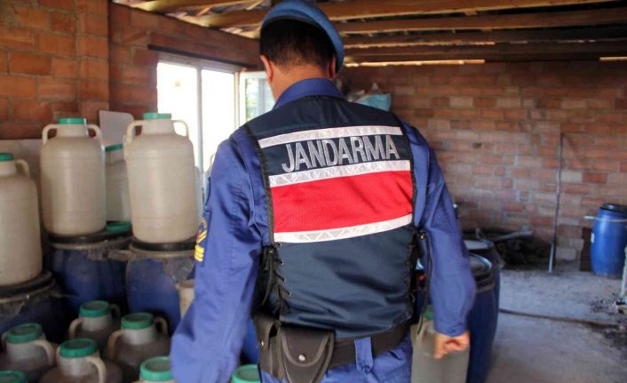 Çorum’da kaçak içkiye göz açtırılmıyor: 1 yılda 43 bin 350 litre sahte-kaçak içki ele geçirildi