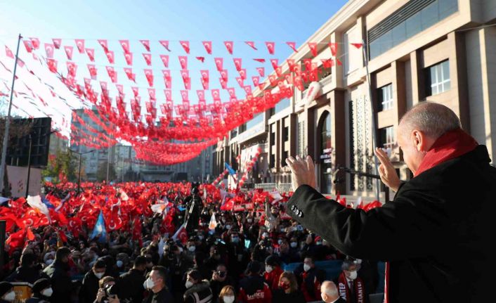 Cumhurbaşkanı Erdoğan: "Kur spekülasyonu denilen bir olayla karşı karşıya kaldık ve bunu bir saatte atıverdik"