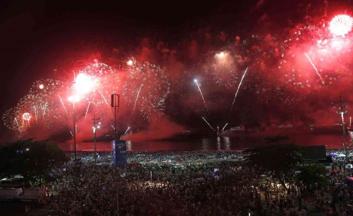 Daha önce iptal edilen Copacabana Plajı’ndaki dünyaca ünlü yılbaşı kutlamasına yeşil ışık