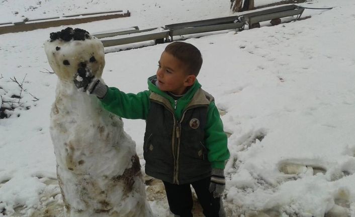 Darende’ye mevsimin ilk kar yağışı sevindirdi