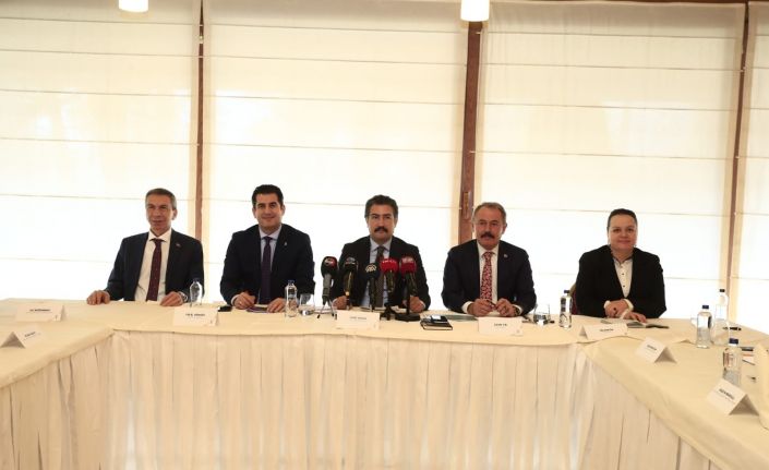 Denizli’de AK Parti Türkiye’nin yeni ekonomi modeli için Oda ve STK’larla buluştu