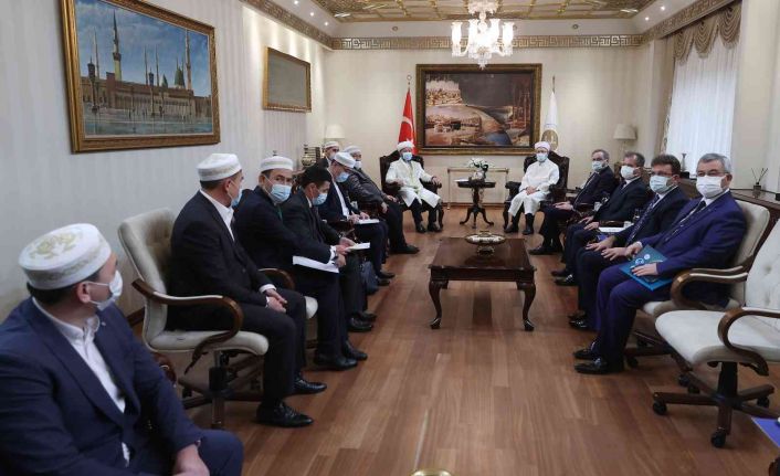 Diyanet İşleri Başkanı Erbaş: “DEAŞ, FETÖ ve benzeri terör örgütlerine, radikal akımlara karşı dikkatli olmak zorundayız”