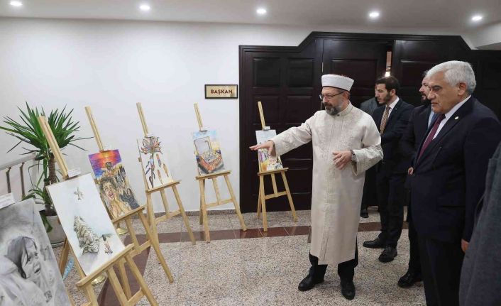 Diyanet İşleri Başkanı Erbaş “Göç ve Çocuk” temalı yarışmanın kazananlarına ödüllerini verdi