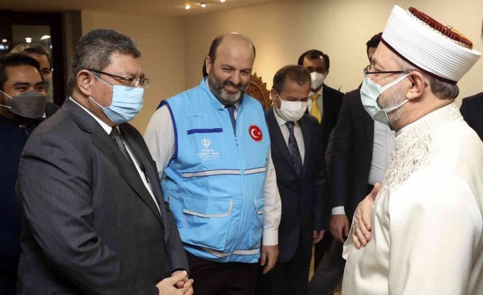 Diyanet İşleri Başkanı Erbaş, Malezya Dışişleri Bakanı Abdullah ile görüştü