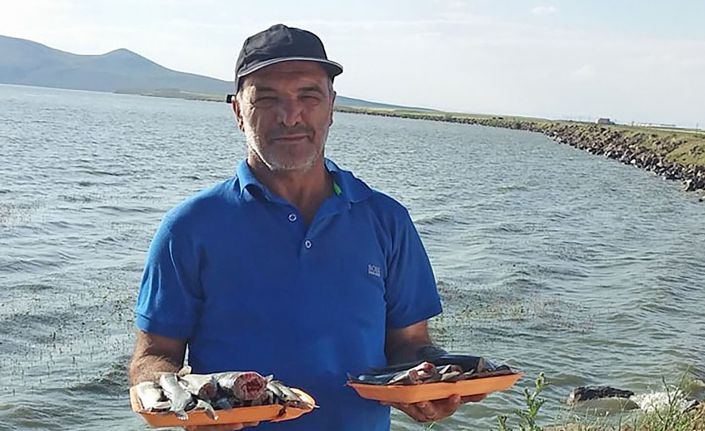 Doğa sever tır sürücüsünden geriye ayı beslerken çektiği görüntüler kaldı