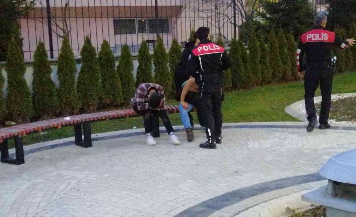 "Dövmenle hava atıyorsun” diyerek başlayan kavga kanlı bitti: 2 yaralı