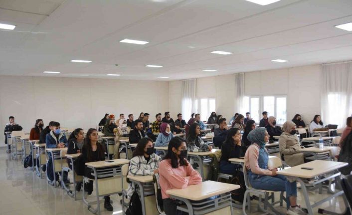 DÜ’de ‘Bölge Adliye Mahkemelerinin Görev ve İşleyişi’ konulu konferans düzenlendi