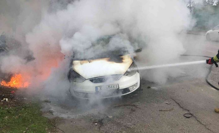 Edirne’ye alışveriş için gelen Bulgar vatandaşın aracı yandı