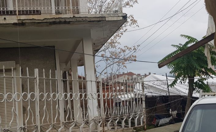 Edremit’te demir hırsızlığı şüphelisi polisten kaçamadı