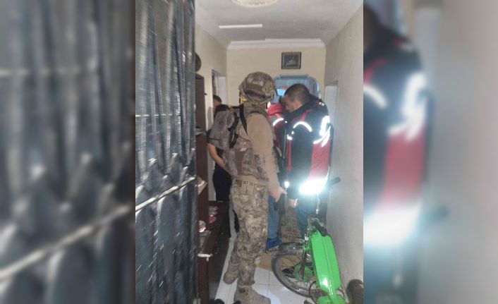 Edremit’te Şehit Polis Memuru Abdulkadir Güngör-10 operasyonunda bir katil zanlısı yakalandı