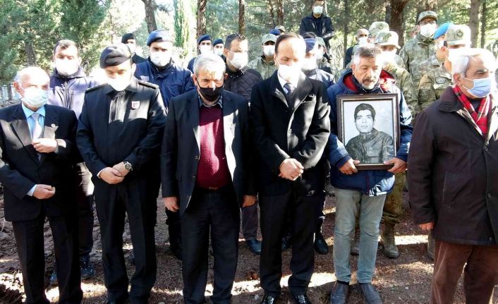 Emekli asker vasiyet etti, defnedildikten 3 gün sonra tören düzenlendi