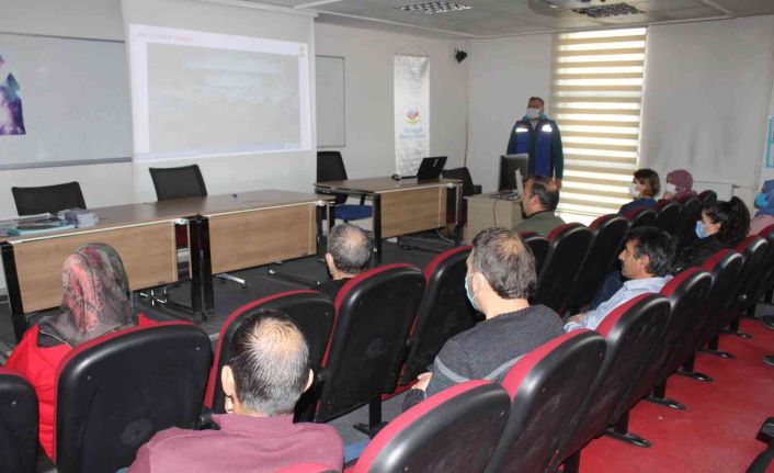 Erzincan Gençlik Merkezi personeline afet bilinci eğitimi verildi
