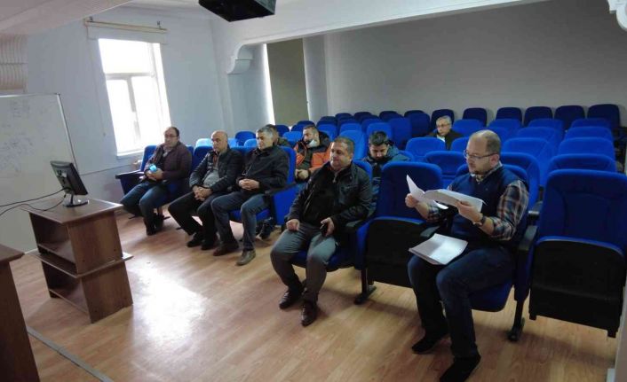 Erzincan’da kedi, köpek ve gelinciklerin kimliklendirilmesi ve kayıt altına alınmasına yönelik uygulama eğitim toplantısı düzenlendi