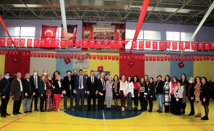 Eskişehir Doktor Halil Akkurt Ortaokulu tarafından hazırlanan ‘TÜBİTAK 4006 Bilim Fuarı’ yoğun ilgi gördü