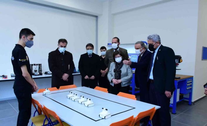 ESTÜ Rektörü Döğeroğlu, Özel EOSB Mesleki ve Teknik Anadolu Lisesini ziyaret etti