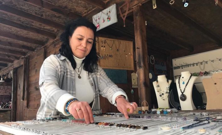 Ev hanımları yaptıkları ürünlerle Seyyid Battal Gazi Külliyesi ve Türbesi’ne renk katıyor