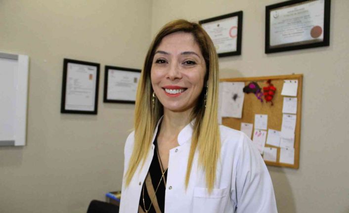 Fizik Tedavi Uzmanı Güçlü: "Aşağı bakarak kullanılan cep telefonu ve tablet, boyuna 20 kg yük bindirir"