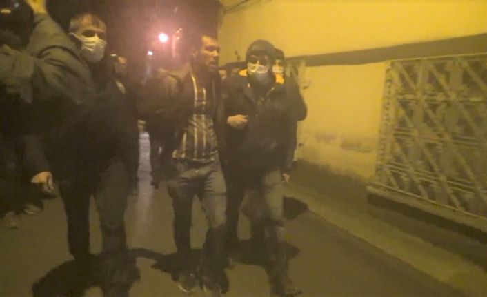 Gasp girişiminde bulunduğu iddia edilen 2 Irak uyruklu şüpheli polisin operasyonuyla yakalandı